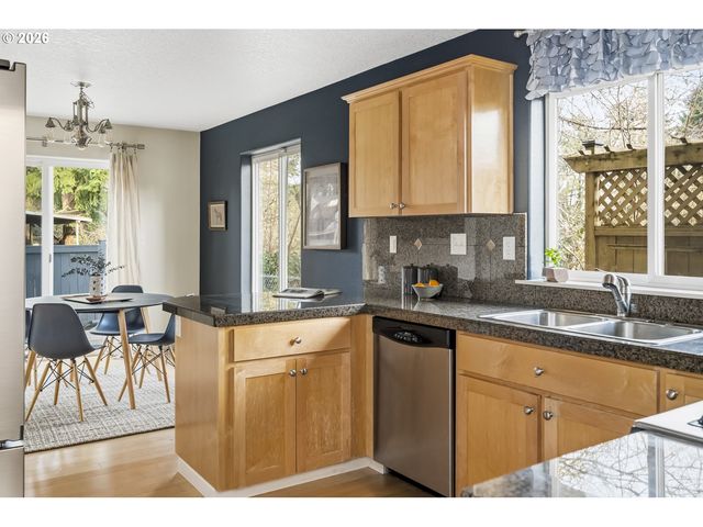 6610 N SMITH Ct, Portland, OR 97203