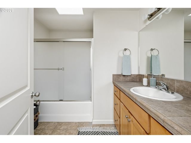 6610 N SMITH Ct, Portland, OR 97203