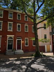 206 E UNION ST, Burlington, NJ 08016