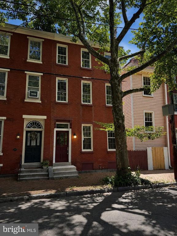 206 E UNION ST, Burlington, NJ 08016