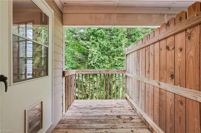 15 Meadowood Glen Way C, Greensboro, NC 27409