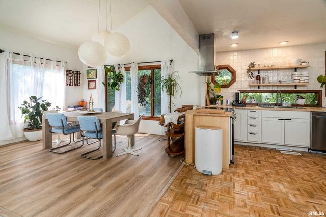 183 HERITAGE Road, Carbondale, IL 62903