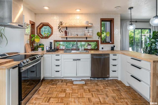 183 HERITAGE Road, Carbondale, IL 62903