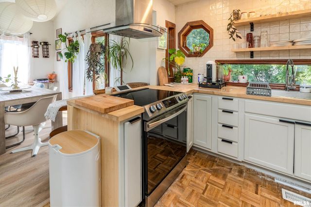 183 HERITAGE Road, Carbondale, IL 62903