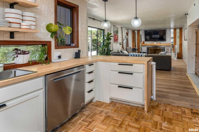 183 HERITAGE Road, Carbondale, IL 62903