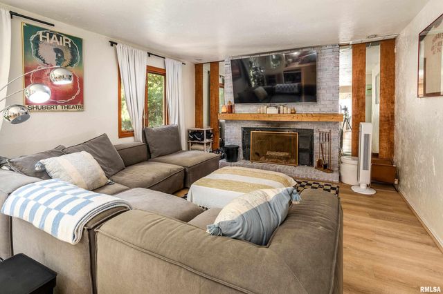 183 HERITAGE Road, Carbondale, IL 62903