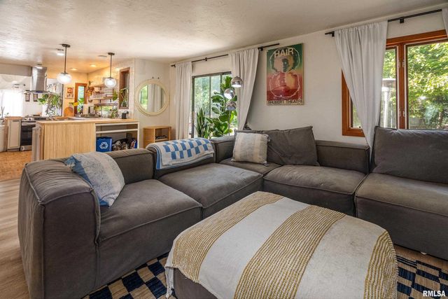 183 HERITAGE Road, Carbondale, IL 62903