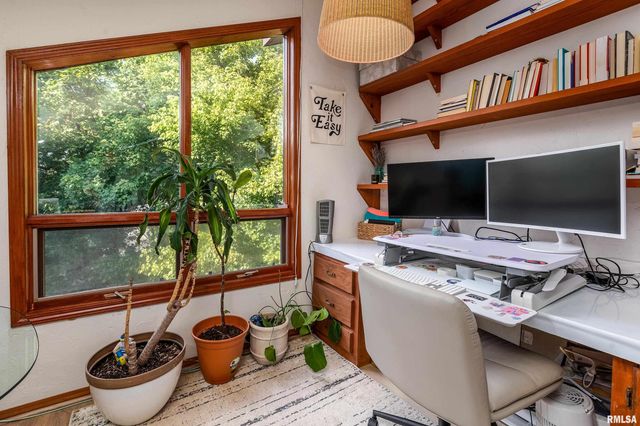 183 HERITAGE Road, Carbondale, IL 62903