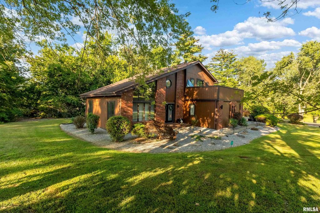 183 HERITAGE Road, Carbondale, IL 62903