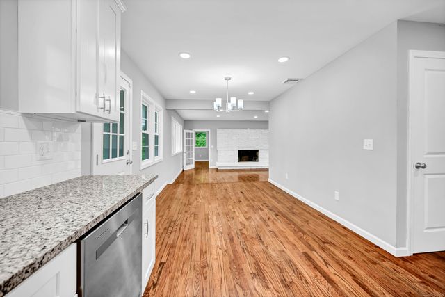 52 Clover Circle, Hamden, CT 06514