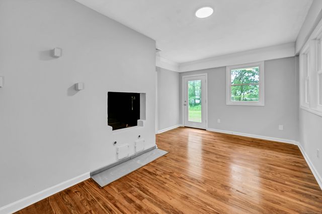 52 Clover Circle, Hamden, CT 06514