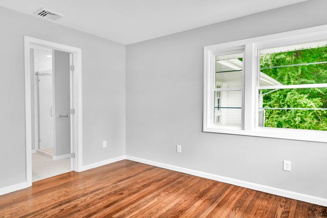 52 Clover Circle, Hamden, CT 06514