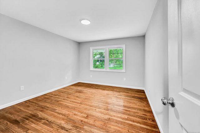 52 Clover Circle, Hamden, CT 06514