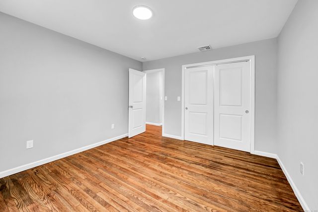 52 Clover Circle, Hamden, CT 06514