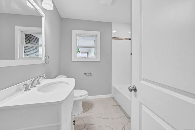 52 Clover Circle, Hamden, CT 06514