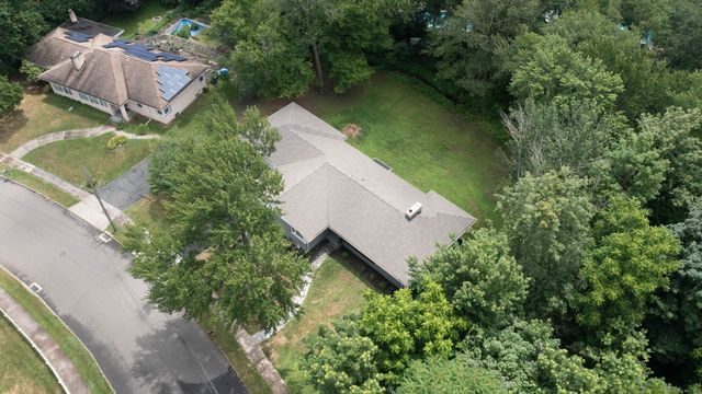 52 Clover Circle, Hamden, CT 06514