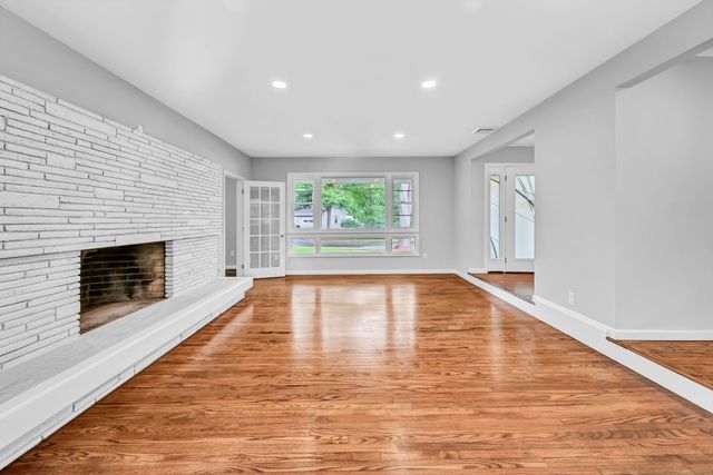 52 Clover Circle, Hamden, CT 06514