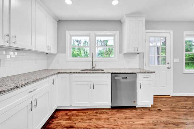 52 Clover Circle, Hamden, CT 06514