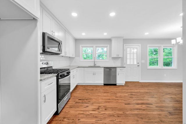 52 Clover Circle, Hamden, CT 06514