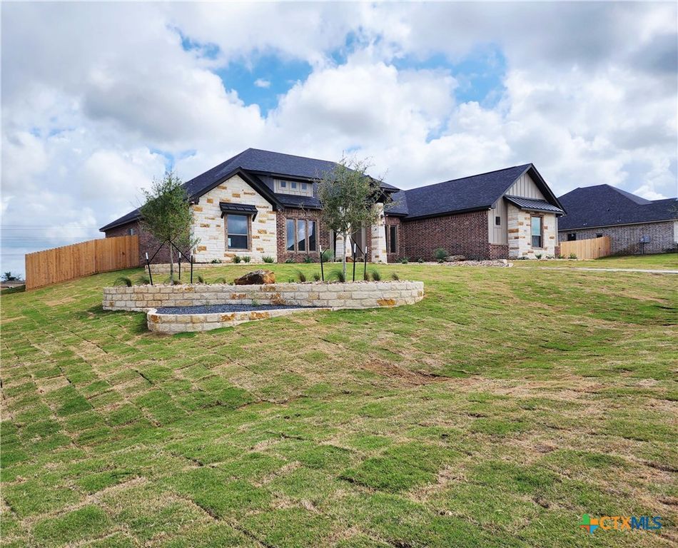 301 Rodeo Road, Salado, TX 76571