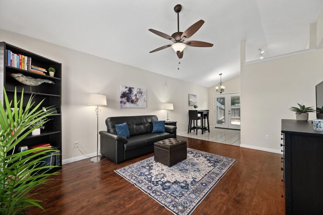 1015 E Yager LN 58, Austin, TX 78753