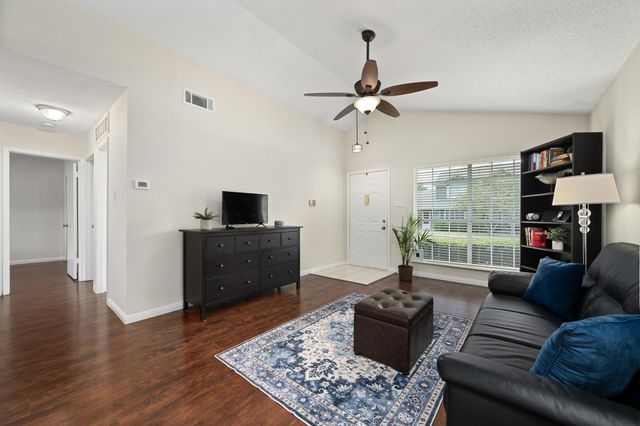 1015 E Yager LN 58, Austin, TX 78753