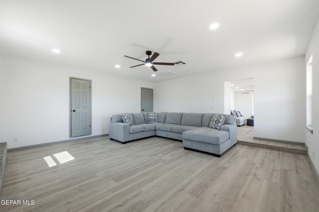 8312 Mineola Drive, El Paso, TX 79925