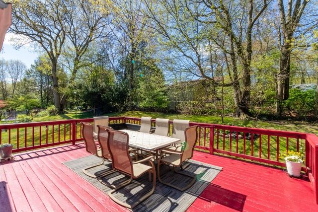 89 Fernandez Cir, Randolph, MA 02368