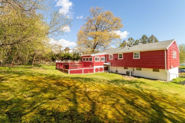 89 Fernandez Cir, Randolph, MA 02368