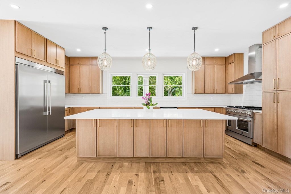 10 Nelson Avenue, Blue Point, NY 11715 — photo 3