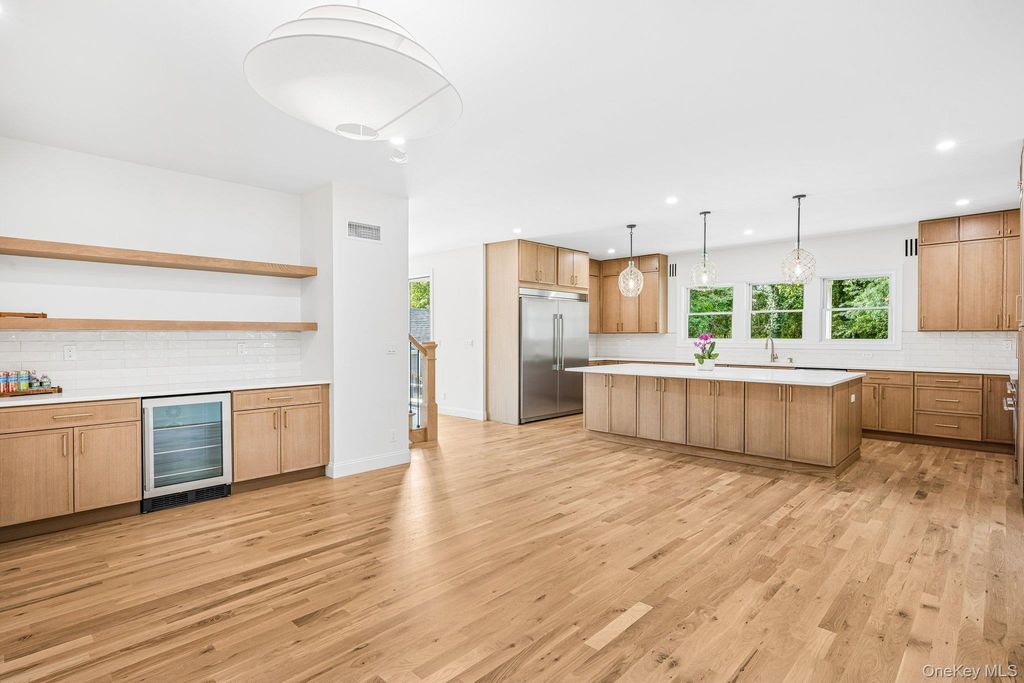10 Nelson Avenue, Blue Point, NY 11715 — photo 4