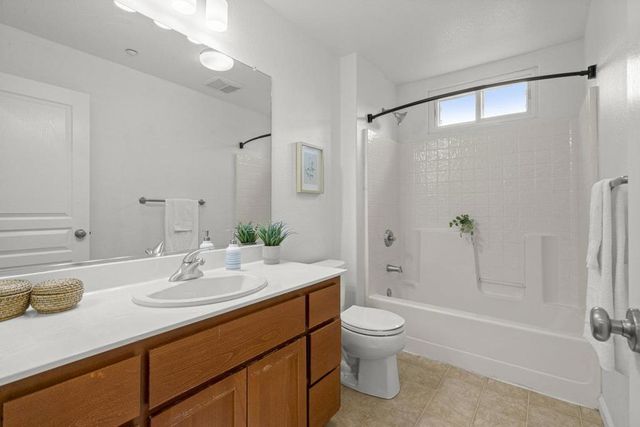 1042 Old Oak Lane, Hayward, CA 94541