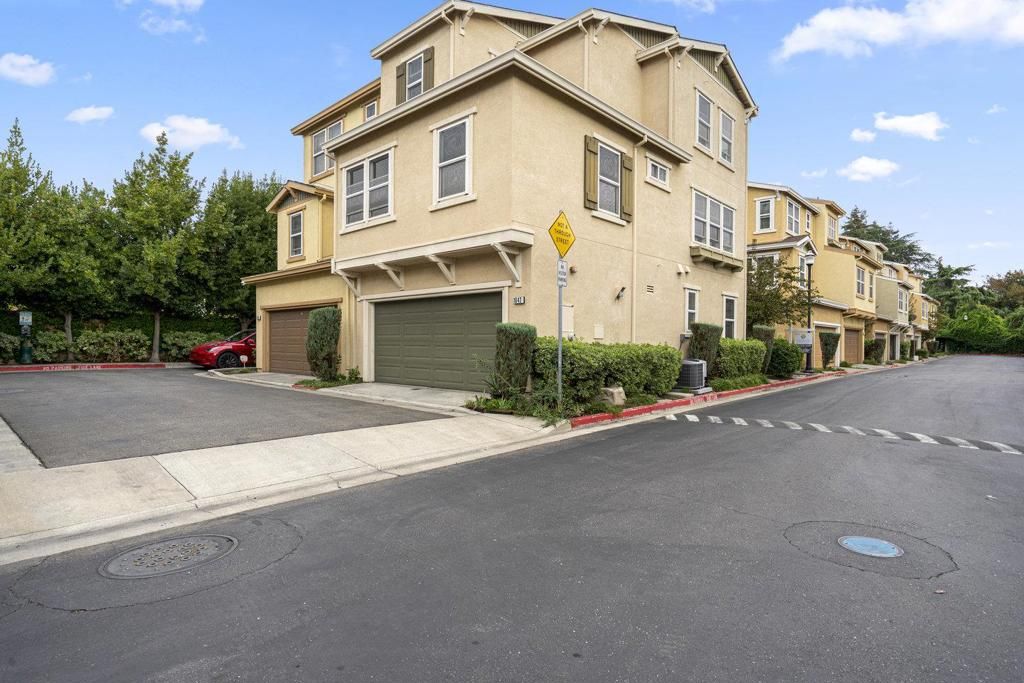 1042 Old Oak Lane, Hayward, CA 94541