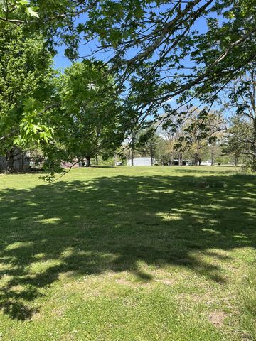 107 6th St, Monteagle, TN 37356