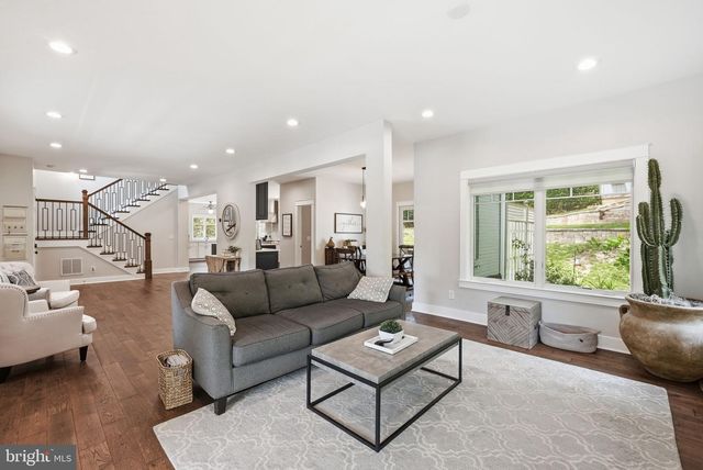 4231 31ST ST N, Arlington, VA 22207