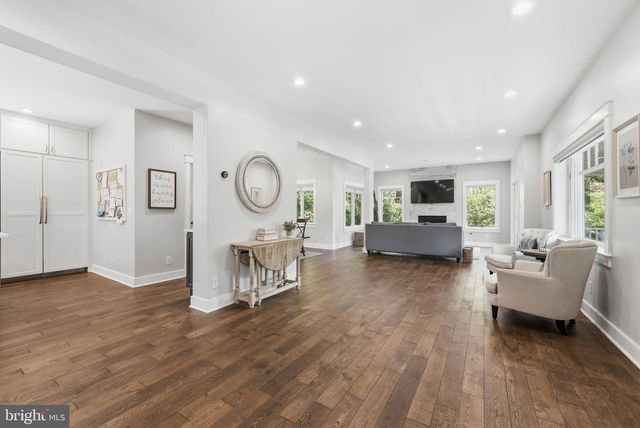 4231 31ST ST N, Arlington, VA 22207