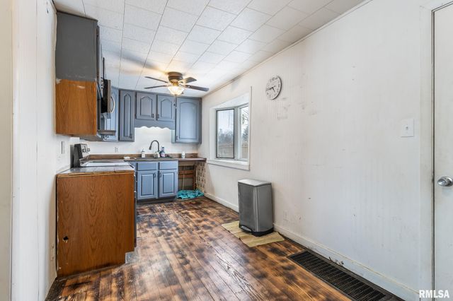 109 Knox Rd 800 N Road, Abingdon, IL 61410