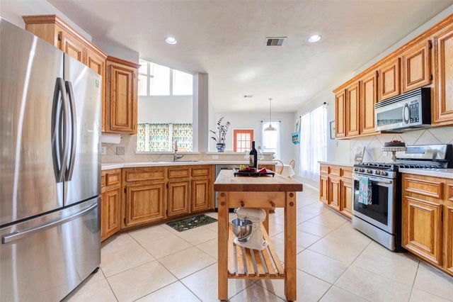 1919 Farmers Creek Drive, Richmond, TX 77406