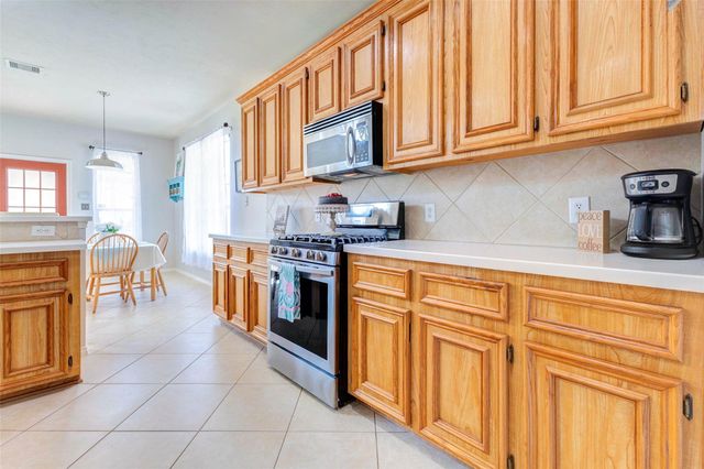 1919 Farmers Creek Drive, Richmond, TX 77406