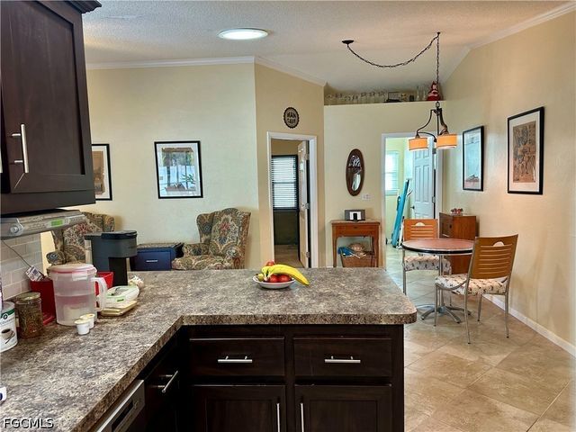 304 NE 19th TER, Cape Coral, FL 33909