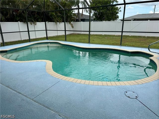 304 NE 19th TER, Cape Coral, FL 33909