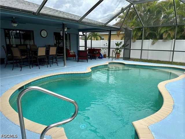 304 NE 19th TER, Cape Coral, FL 33909