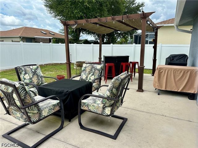 304 NE 19th TER, Cape Coral, FL 33909