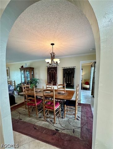 304 NE 19th TER, Cape Coral, FL 33909