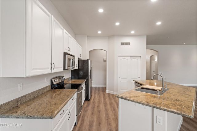 8517 E NEVILLE Avenue, Mesa, AZ 85209
