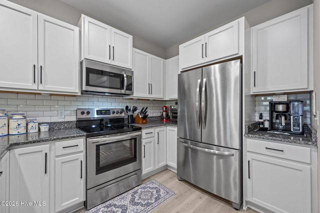 11 Acacia Road, Hampstead, NC 28443