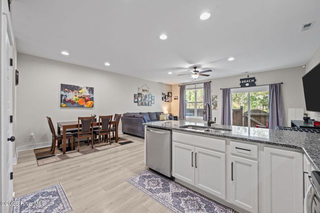 11 Acacia Road, Hampstead, NC 28443