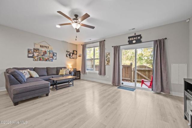 11 Acacia Road, Hampstead, NC 28443