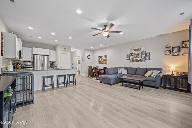 11 Acacia Road, Hampstead, NC 28443