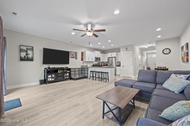 11 Acacia Road, Hampstead, NC 28443